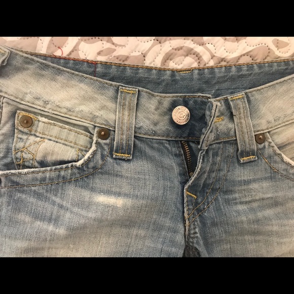 Size 26 blue jeans True Religion shorts - Picture 7 of 8